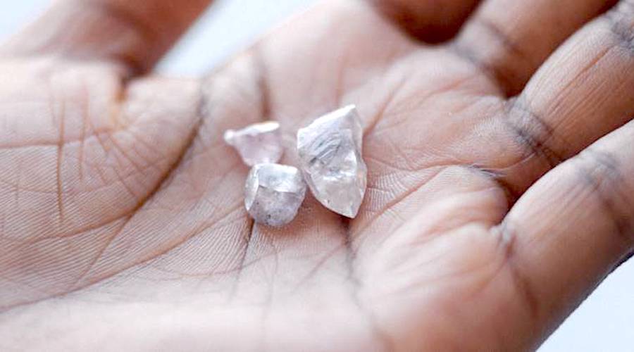 De Beers mergers two auctions after sales disappoint