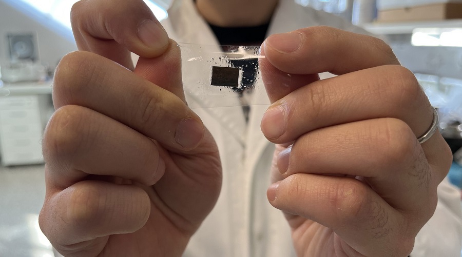 Gold, platinum-powered AI helps monitor breathing, heart rate