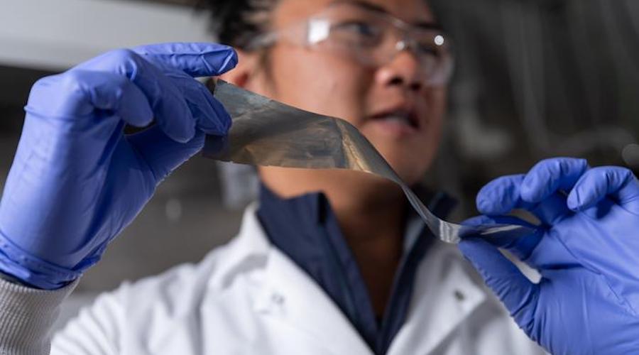 Aluminum foil boosts development of batteries for next-gen long-range vehicles