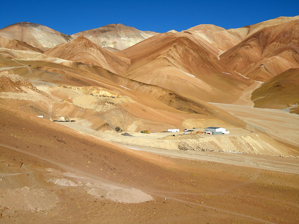 Golden Minerals stock plummets as it raises $4.2m through public offering